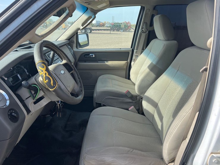 2009-ford-expedition-image-13