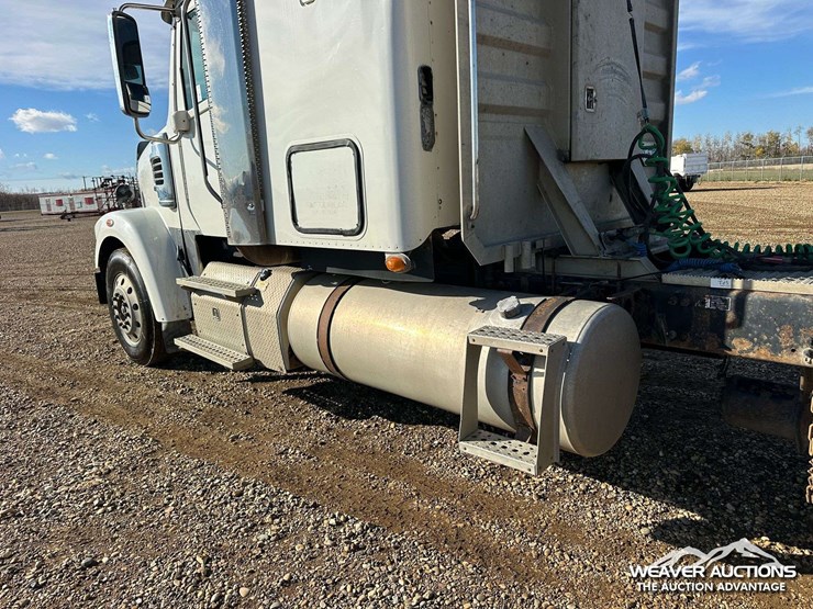2012-freightliner-coronado-122-image-70