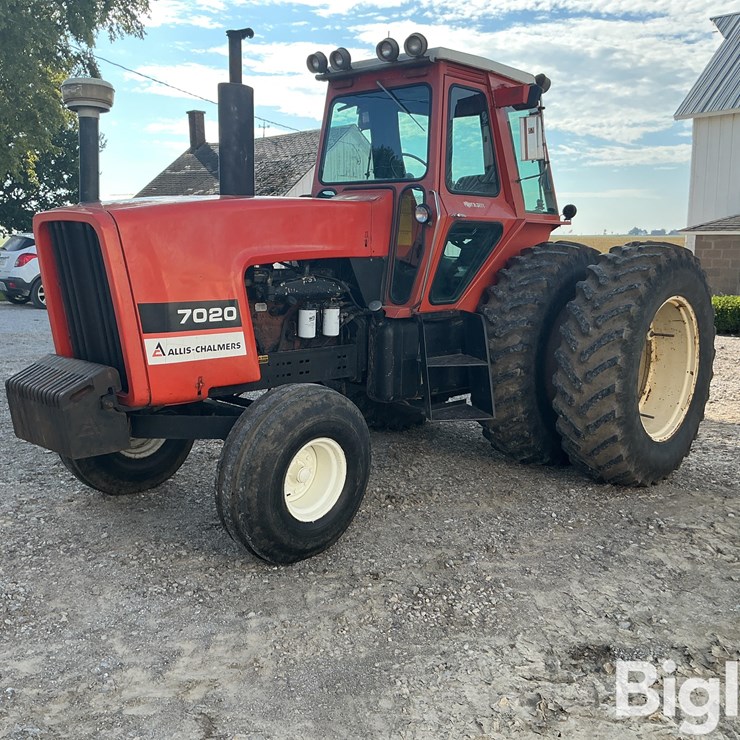 1978 Allis Chalmers 7020 Tractor w/ Duals
