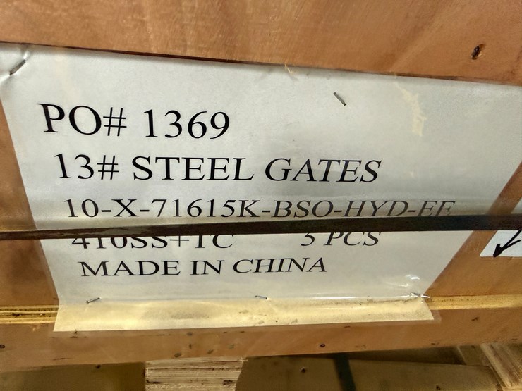 (3)-crates-w/-(10)-7-1/16”-15k-wp-410ss-gates-&-(5)-7-1/16”-15k-steel-gates-image-4