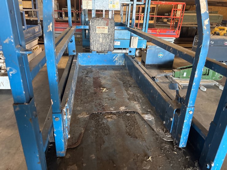 #155-•-genie-gs-1930-self-propelled-electric-scissor-lift-image-8