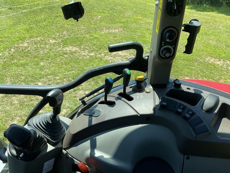 2020-case-ih-farmall-120c-image-21