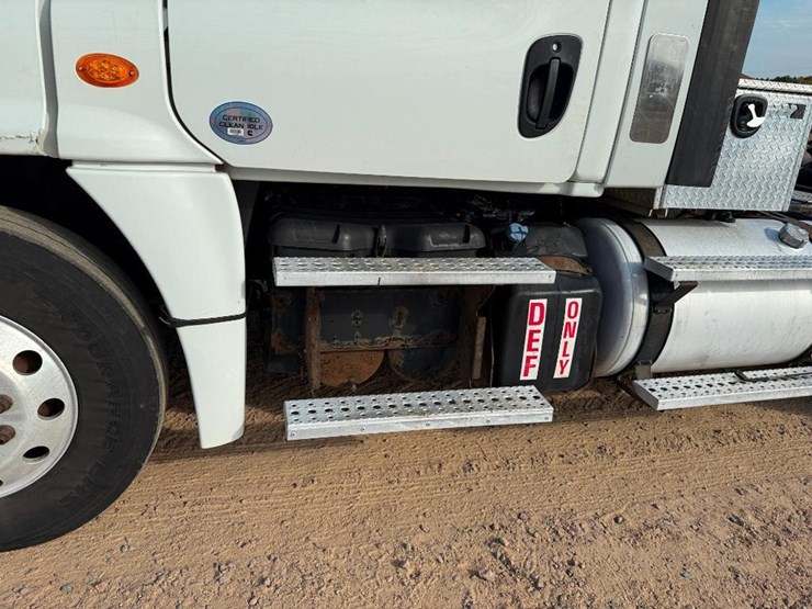 freightliner-cascadia-125-image-24