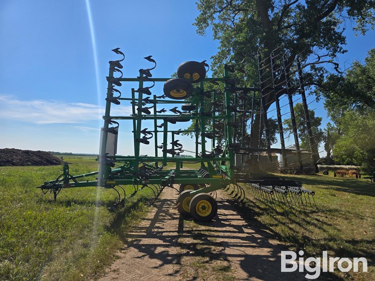 2011-john-deere-2210-image-8