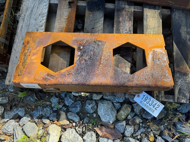 mini-skid-steer-mounting-plate-image-1