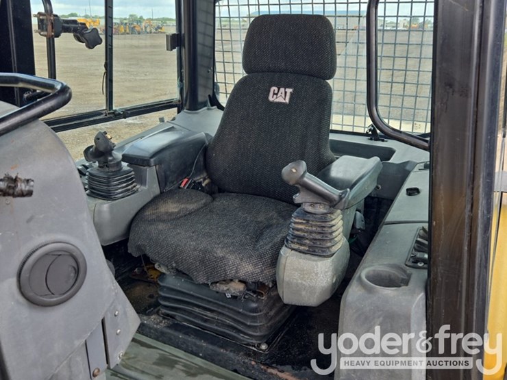 2014-caterpillar-d5k2-lgp-image-50