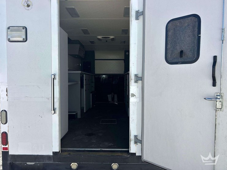 2016-ford-e-450-mobile-command-center-image-21