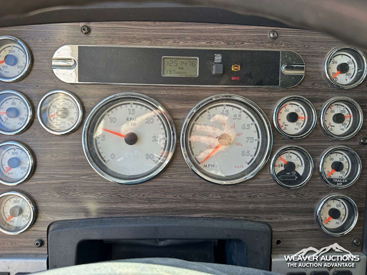 2012-freightliner-coronado-122-image-14