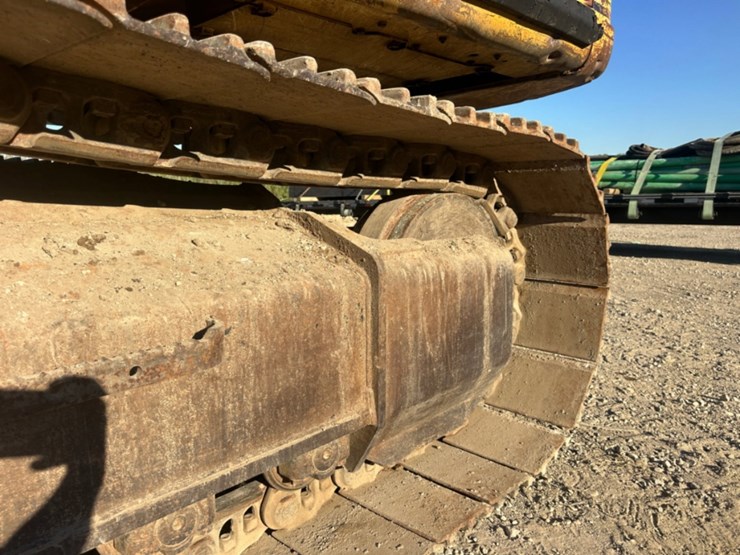 2007-caterpillar-330d-image-10