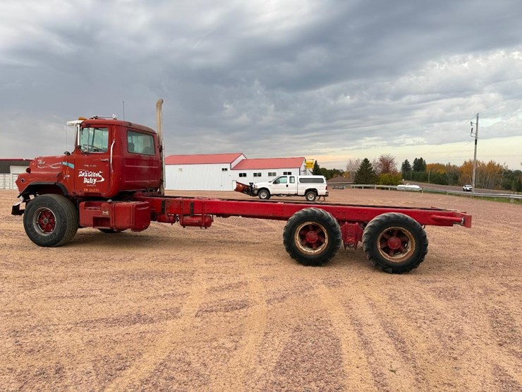 mack-dm690s-image-6