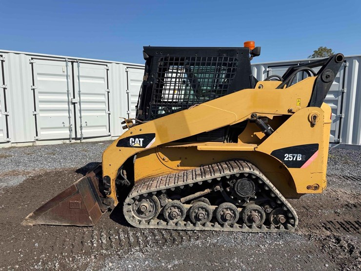 2010-caterpillar-257b2-image-2