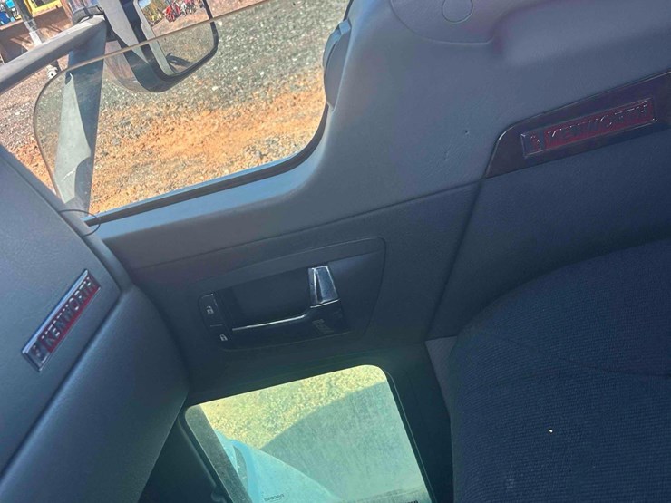 2018-kenworth-t300-image-60