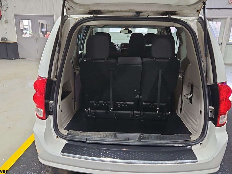 dodge-grand-caravan-image-12