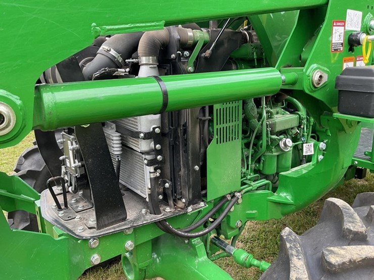 2025-john-deere-5075e-image-21