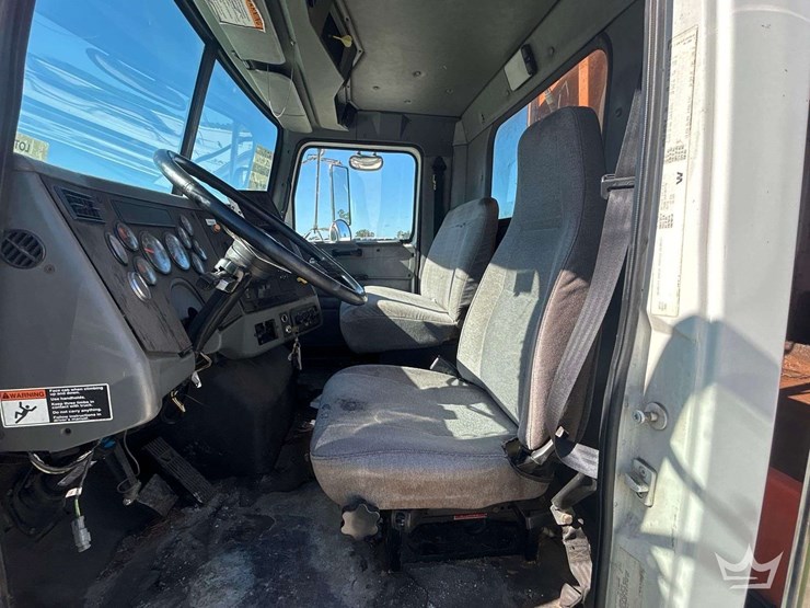 2010-wester-star-4900sa-ez-pack-goliath-g370c-25-yard-rear-loader-garbage-truck-image-14