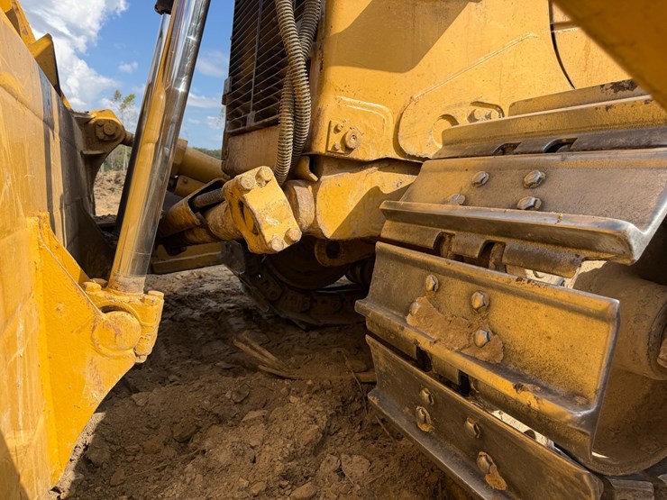 caterpillar-d8t-image-16