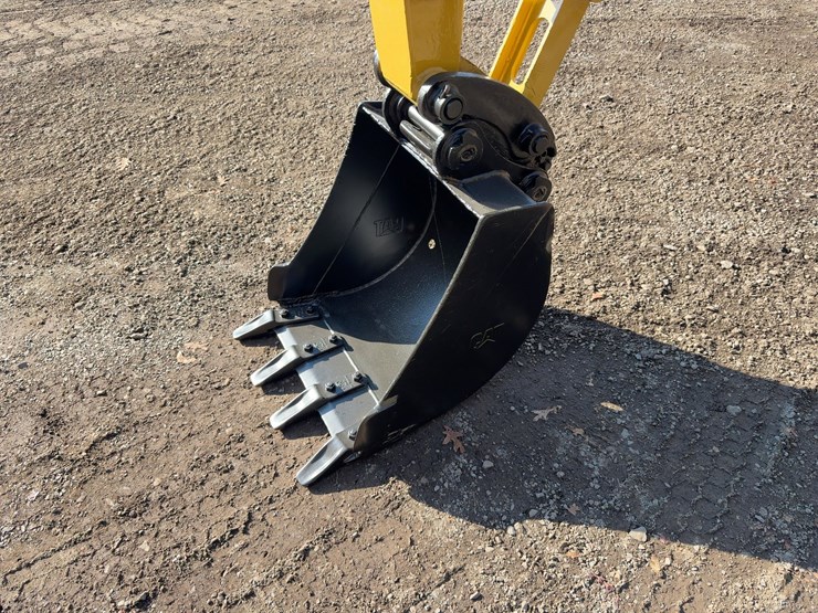 2005-caterpillar-304cr-image-9