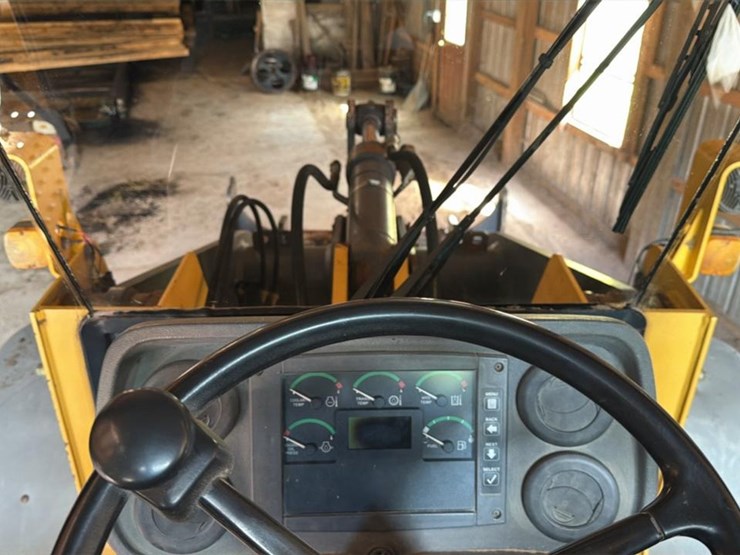 2007-deere-444j-image-40