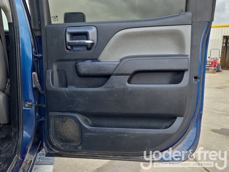 2015-chevrolet-silverado-2500-image-32