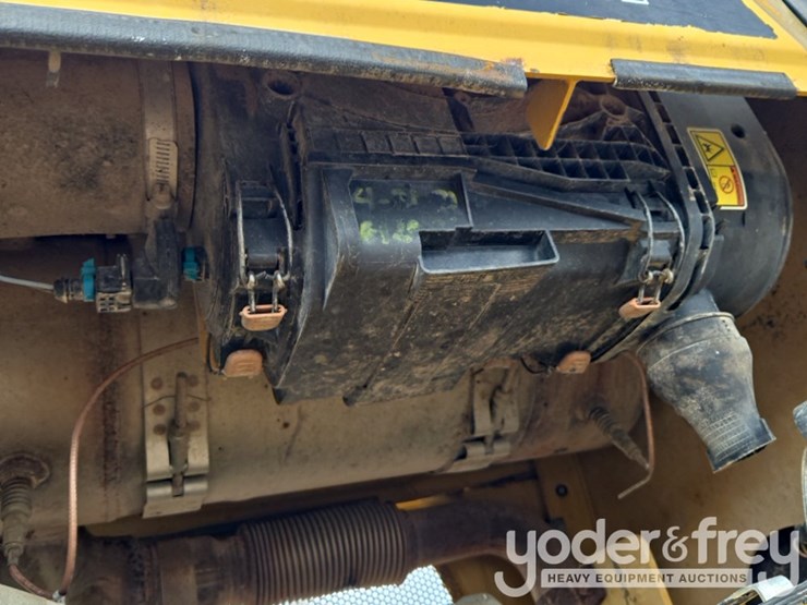 2014-caterpillar-d5k2-lgp-image-43