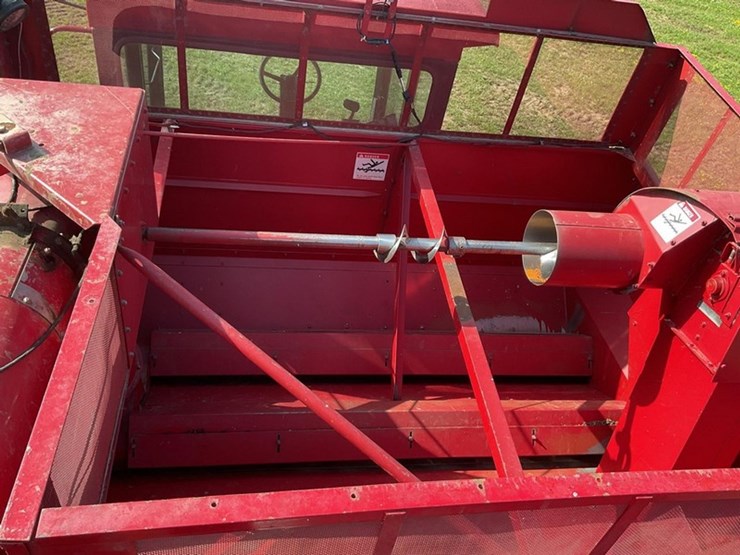 2011-case-ih-1640-image-15