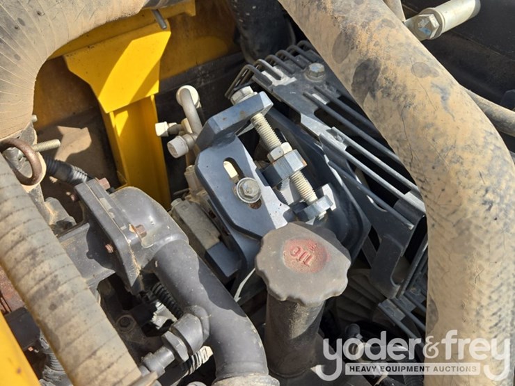 2015-komatsu-pc210-image-57