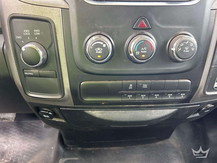 2018-ram-5500-4x4-palfinger-stake-bed-gas-cylinder-delivery-truck-image-20