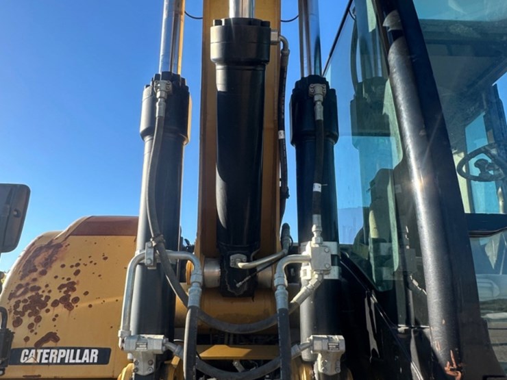2012-caterpillar-m322d-image-23