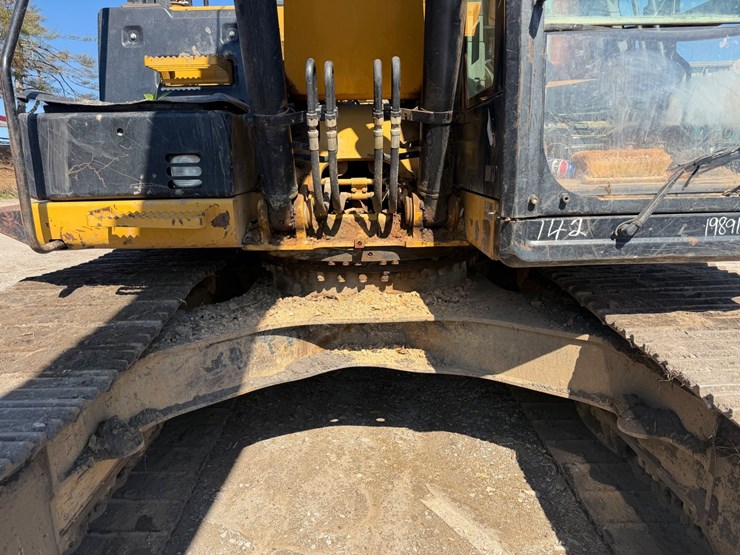 caterpillar-320e-image-14