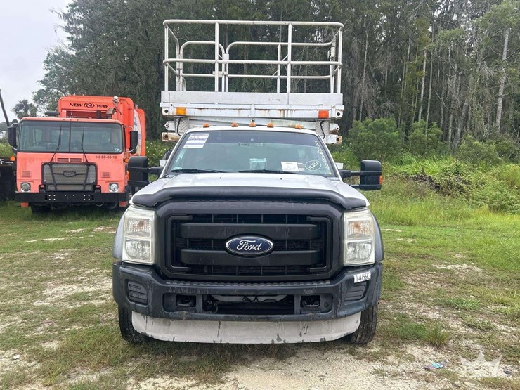2012-ford-f-450-signalier-scissor-lift-truck-image-23