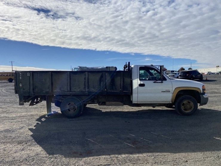 2004-gmc-sierra-3500-image-6