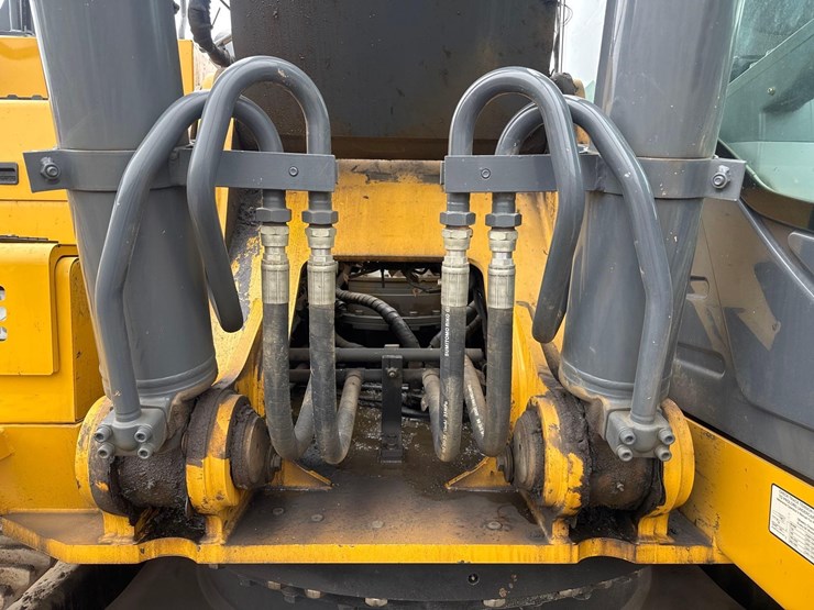 2023-john-deere-350-image-19