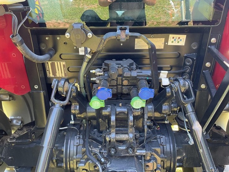 2020-case-ih-farmall-120c-image-13