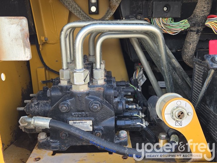 2014-caterpillar-d5k2-lgp-image-35