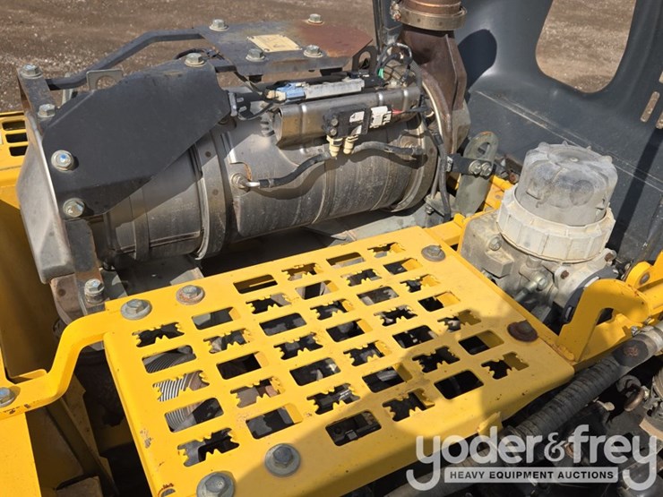 2015-komatsu-pc210-image-60