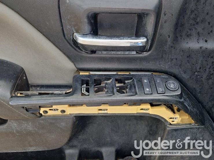 2015-chevrolet-silverado-2500-image-34