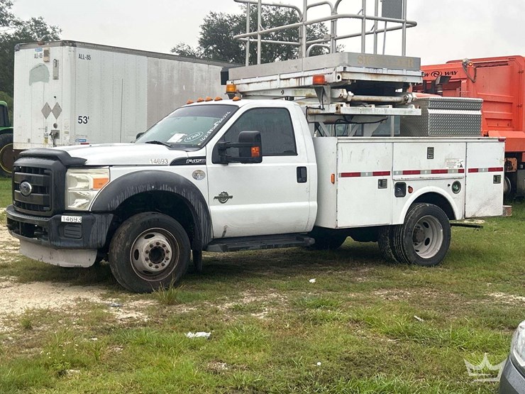 2012-ford-f-450-signalier-scissor-lift-truck-image-1