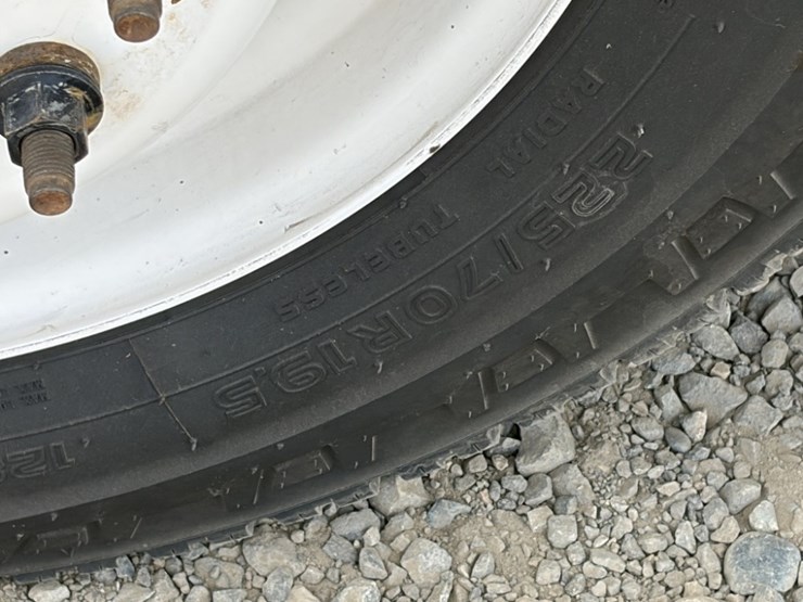 2017-ford-f550-image-16
