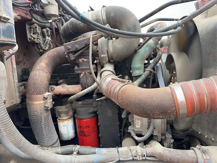 peterbilt-330-image-23