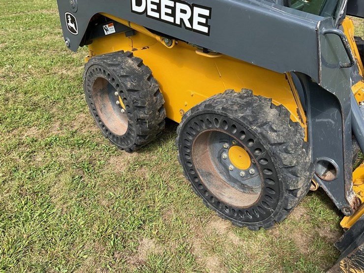 2010-deere-318d-image-10