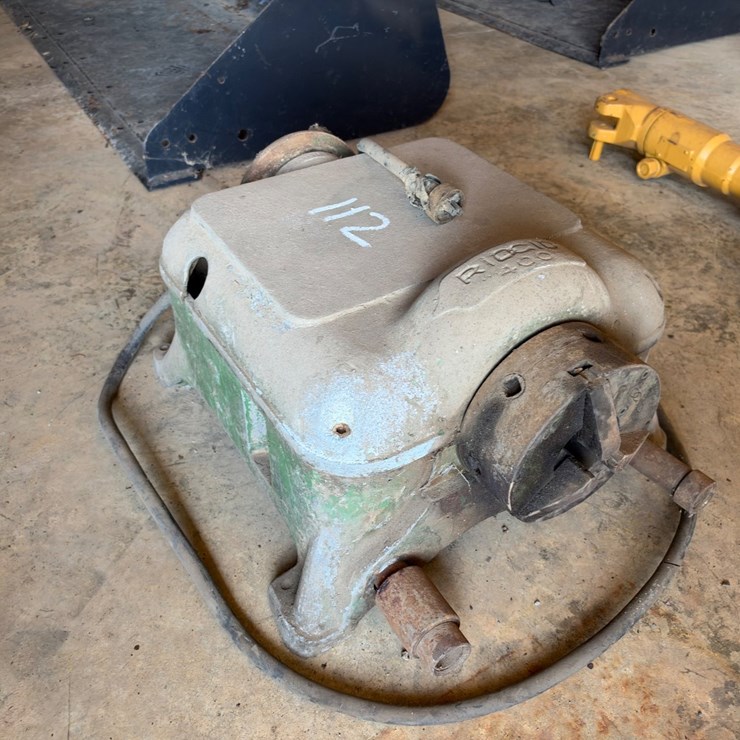 #112 • RIDGID 400 Power Drive Pipe Threader