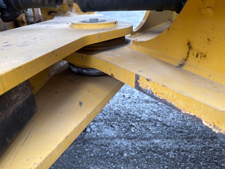 2024-john-deere-624-image-23