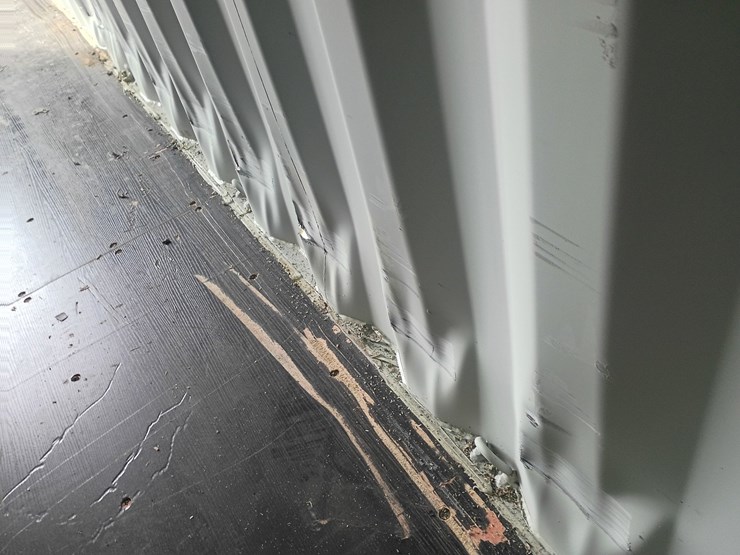 #l110-000-•-40ft-container-[damaged]-image-21