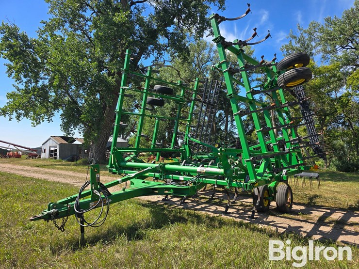2011-john-deere-2210-image-1