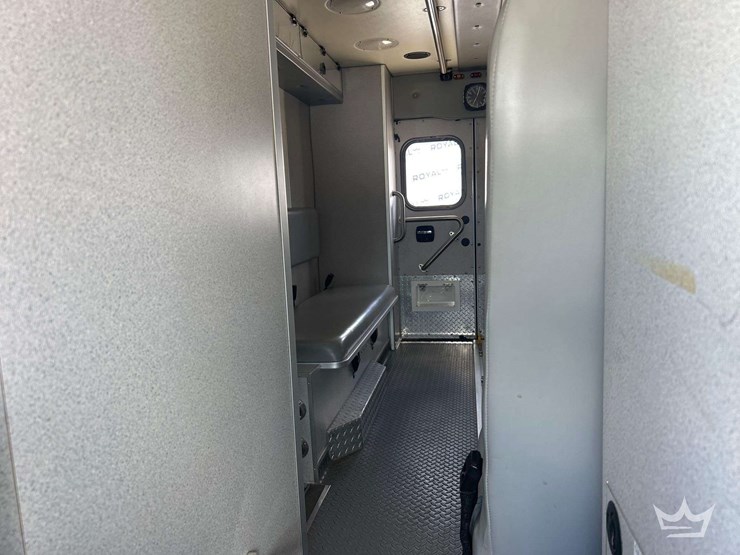 2015-mercedes-benz-sprinter-3500-ambulance-image-15