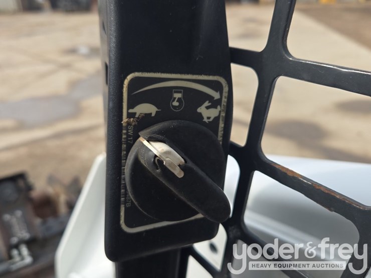 2017-bobcat-s590-image-47