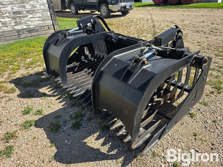 skid-steer-grapple-bucket-image-1