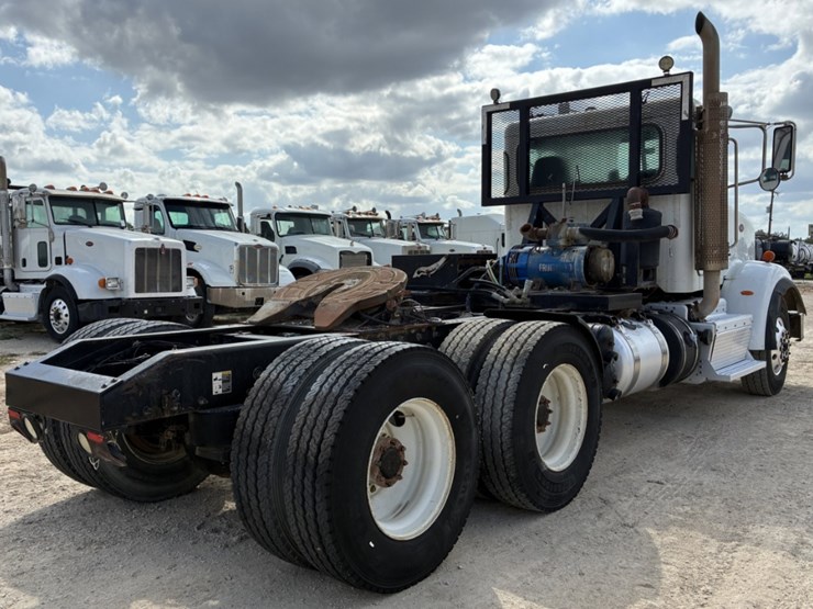 2016-peterbilt-367-image-4