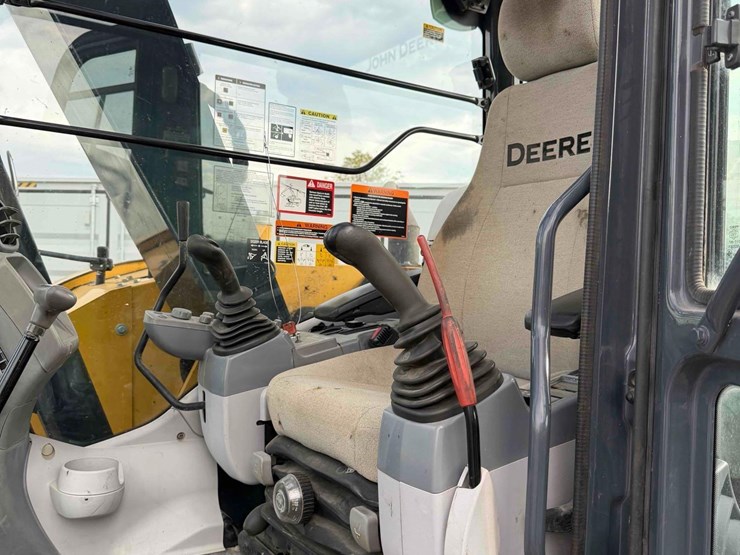 2019-deere-75g-image-25