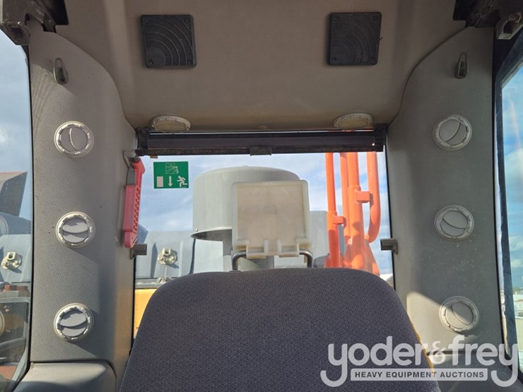2016-volvo-ec350el-image-72